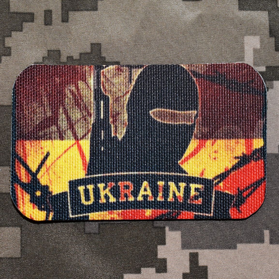 Шеврон "UKRAINE воїн в масці ", 50х70мм